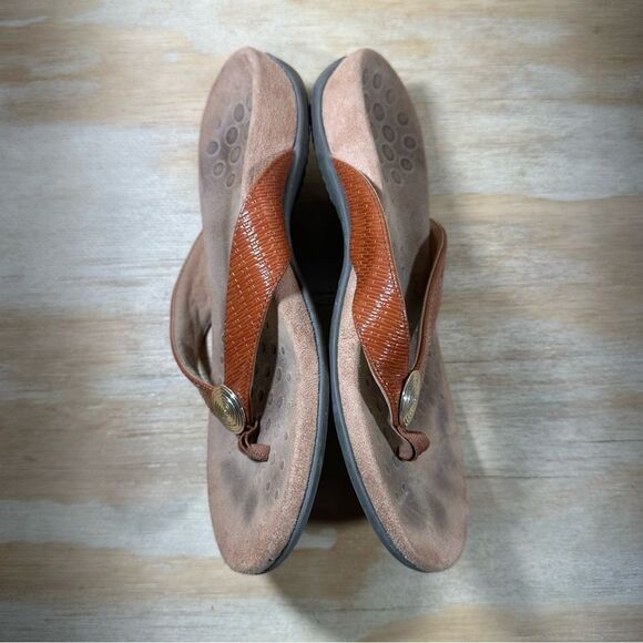 Vionic Brown Flip Flop Sandals Women’s Size 7.5 - Picture 4 of 7